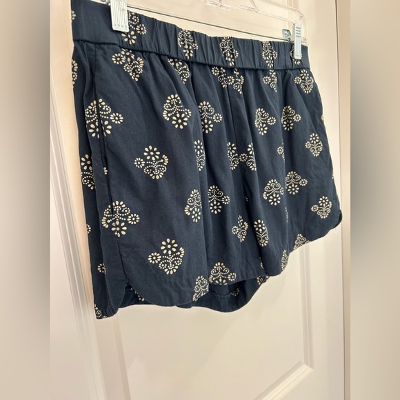 Madewell Pull-On Shorts - Picture 2 of 6